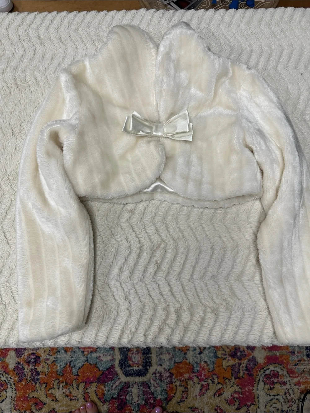 Gymboree Girl’s faux fur white cropped jacket w/ bow M